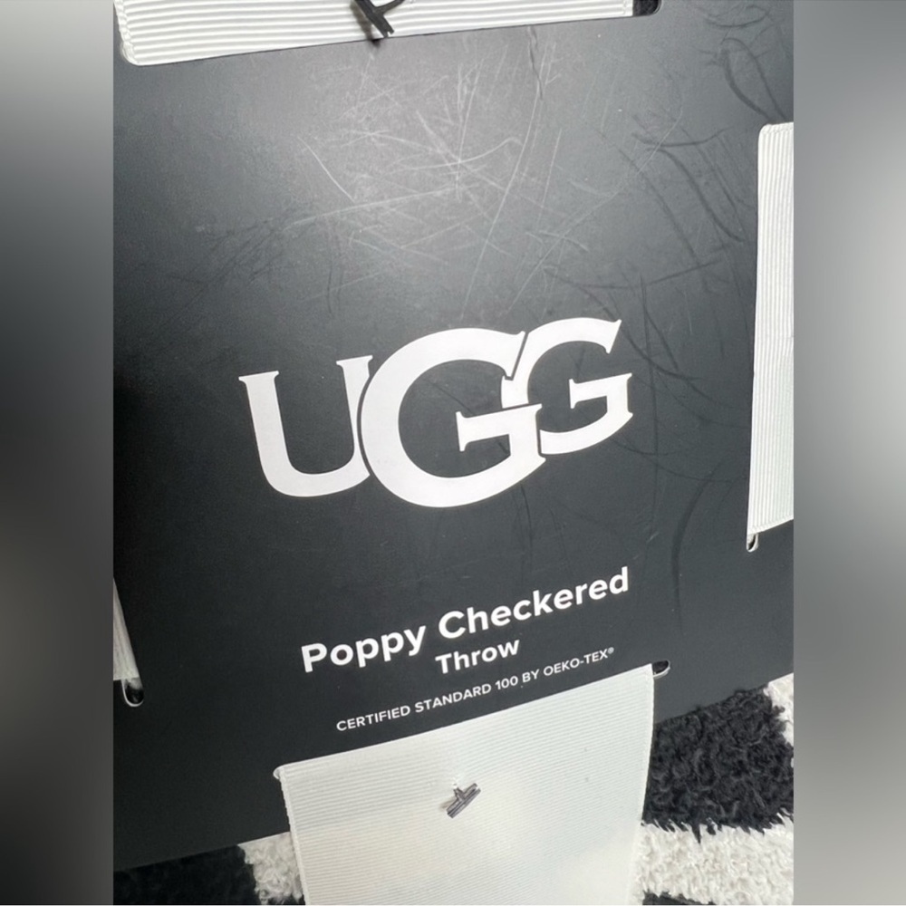 UGG Poppy Checkered Logo Soft Throw Blanket
White/Black - Picture 3 of 5